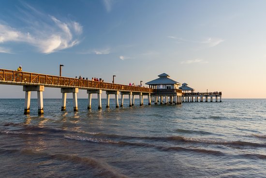 fort myers beach pier next to lynn hall park