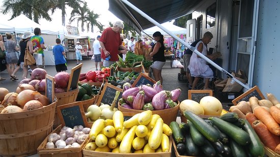 shopping-farnmers market-fort myers beach life